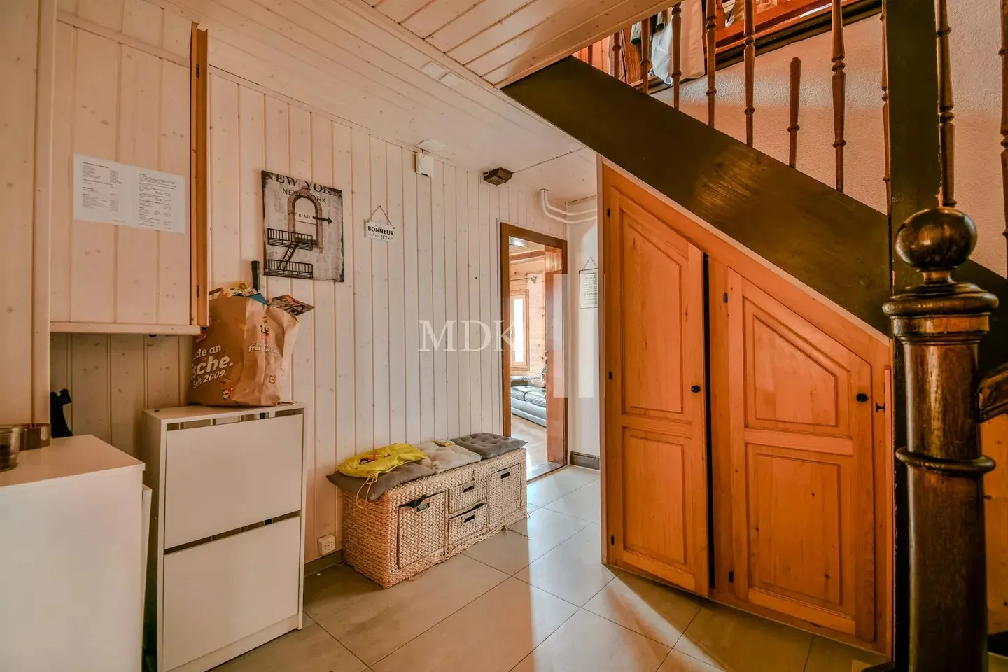 Magnificent chalet including an apartment and a commercial space in Leysin - Photo 5 of 13