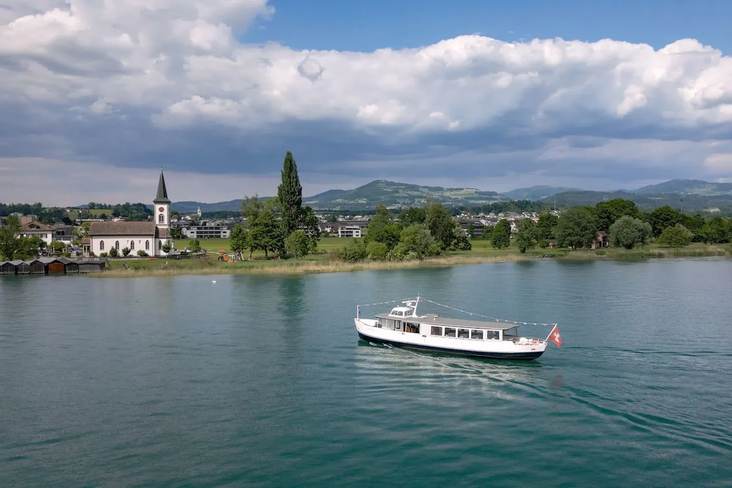 Historisches Fahrgastschiff mit Bootsplatz am Zürichsee - Photo 9 of 9
