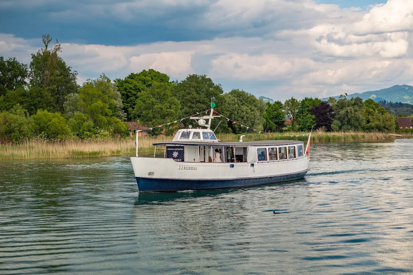 Historisches Fahrgastschiff mit Bootsplatz am Zürichsee - Photo 6 of 9