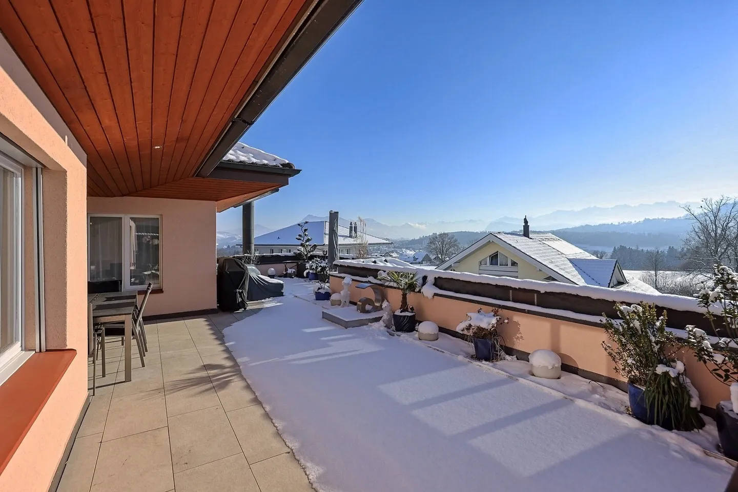 Appartement Élégant avec Vue sur Montagne - Photo 2 sur 13