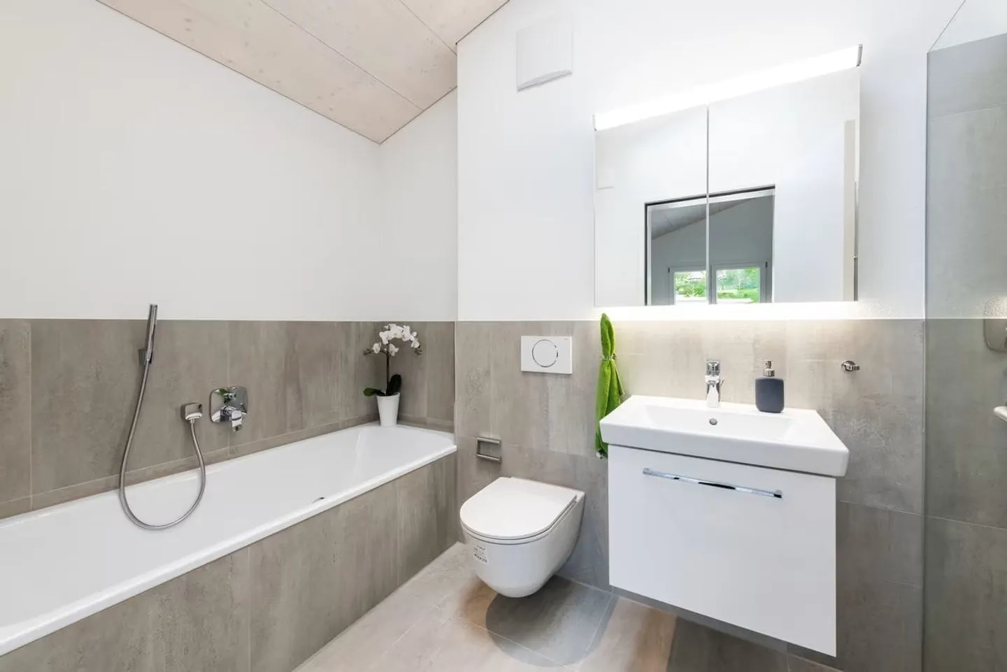 Appartement Attique Stylé avec Terrasse - Photo 7 sur 10