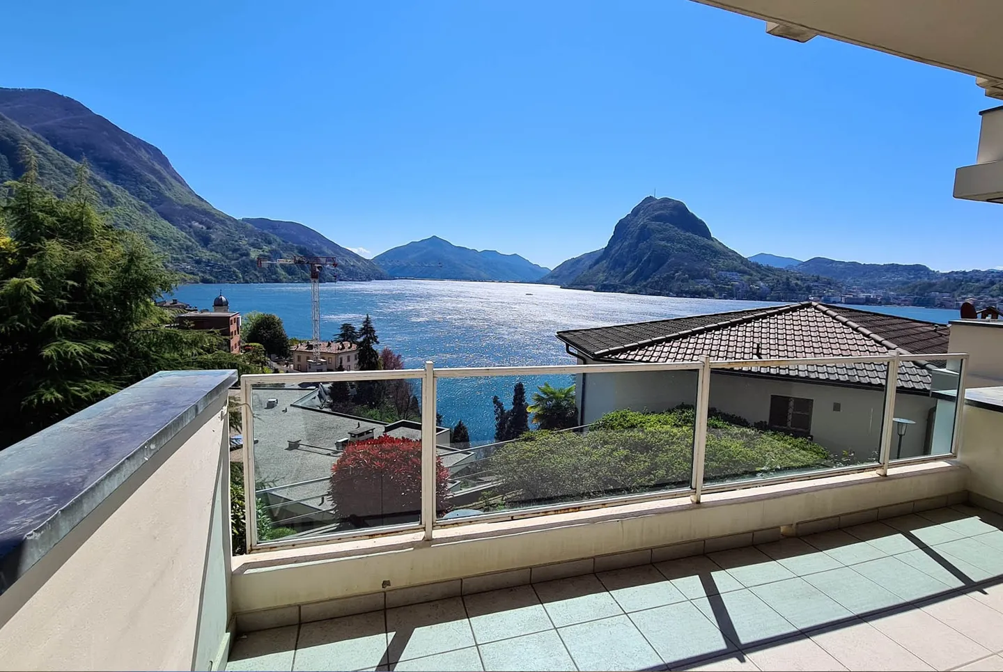 AMPIO 3.5 LOCALI CON VISTA LAGO UNICA A LUGANO CASTAGNOLA - Foto 2 di 9