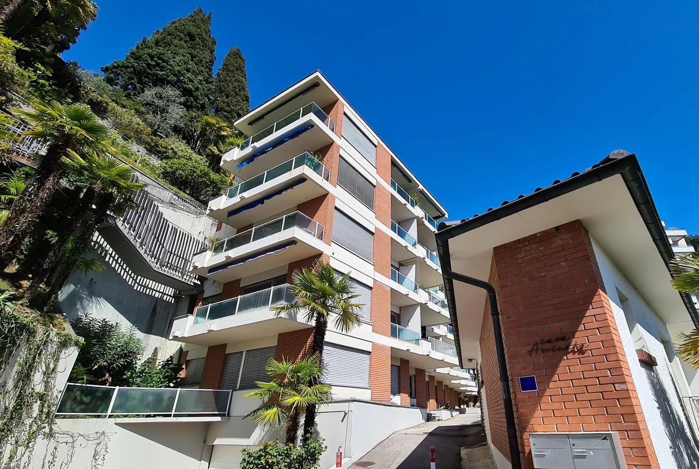 AMPIO 3.5 LOCALI CON VISTA LAGO UNICA A LUGANO CASTAGNOLA - Foto 8 di 9