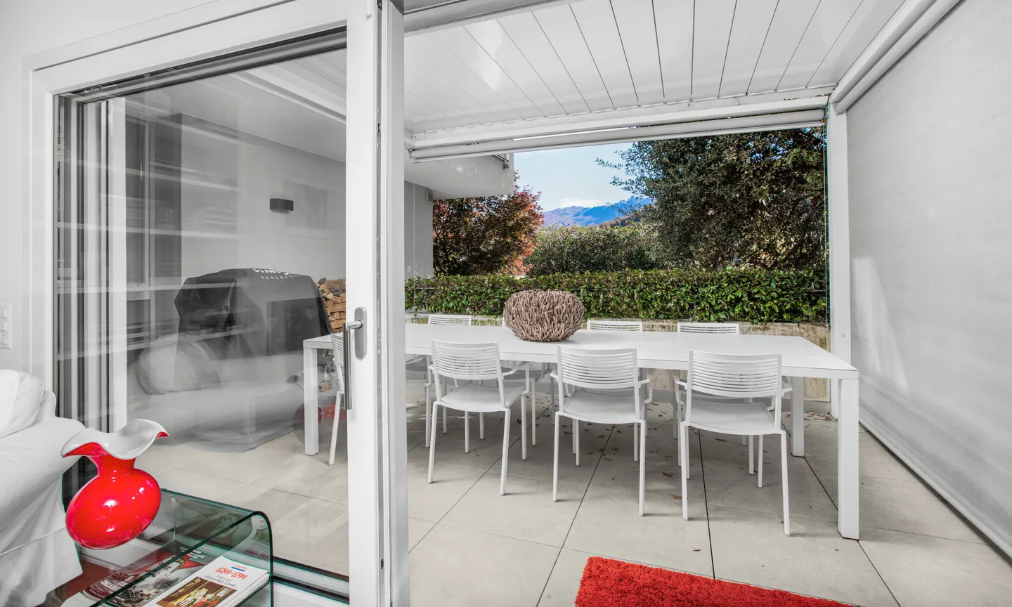 ESCLUSIVA VILLA DI DESIGN 6.5 LOCALI A TAVERNE - TORRICELLA - Foto 3 di 9