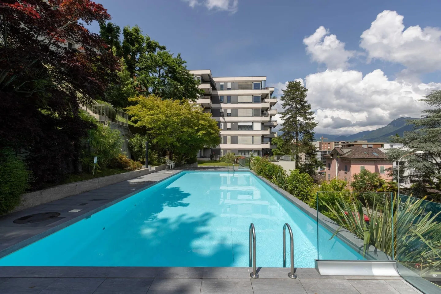 FOR RENT PENTHOUSE 4.5 IN RESIDENCE WITH POOL IN LUGANO - Photo 3 of 10