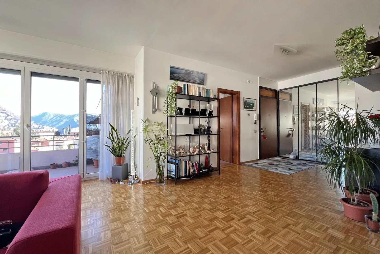 FOR RENT PENTHOUSE 4.5 IN RESIDENCE WITH POOL IN LUGANO - Photo 4 of 10