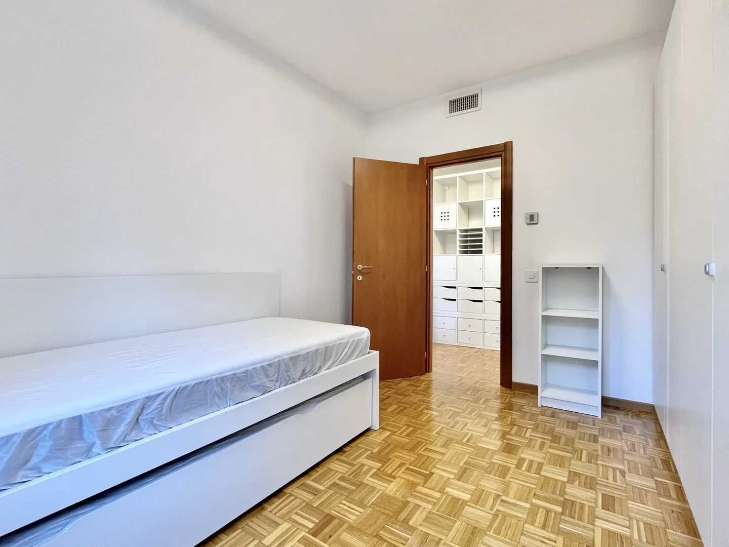 AFFITTASI ATTICO ARREDATO DI 4.5 LOCALI CON PISCINA A LUGANO - Photo 6 of 10