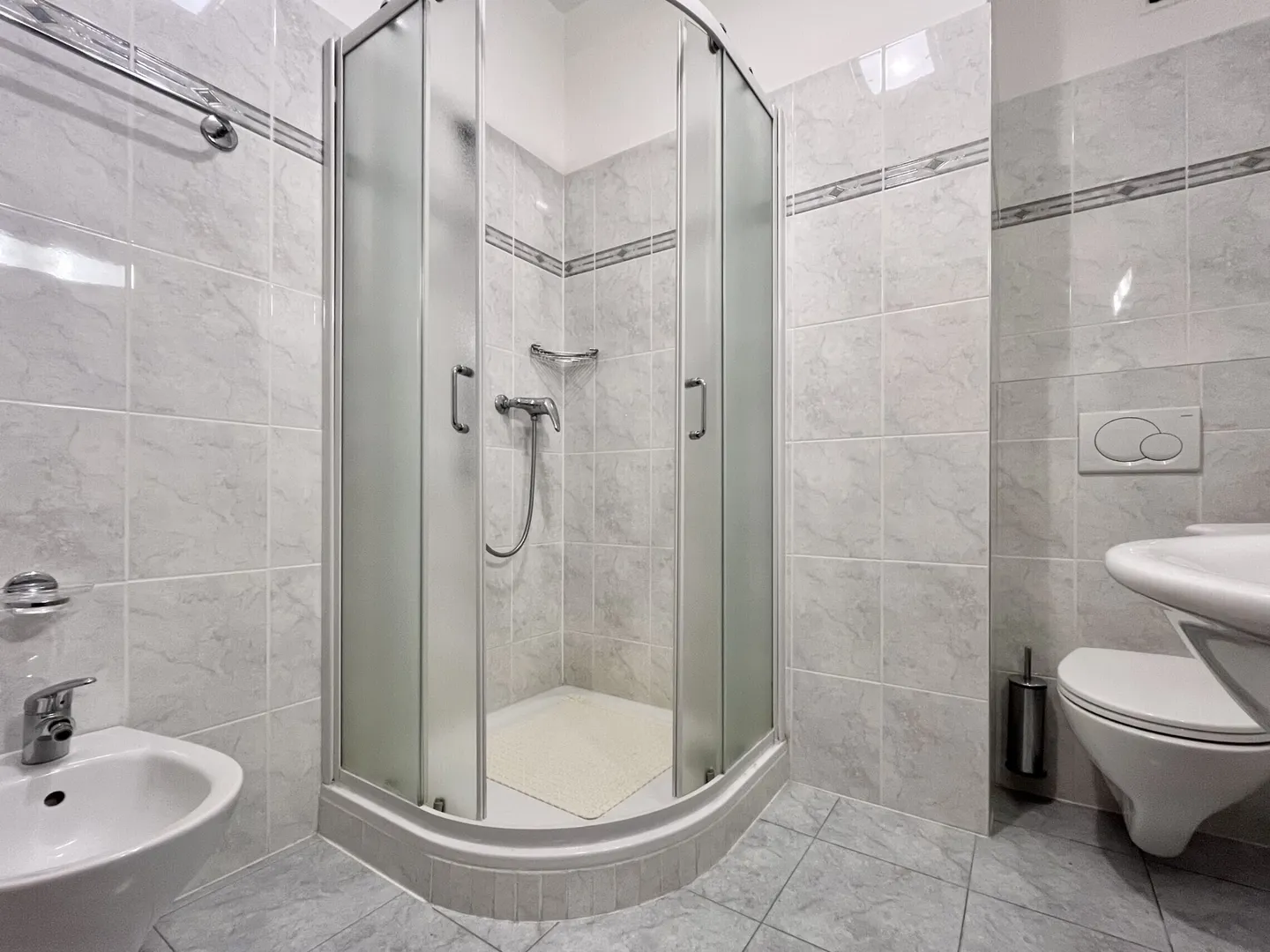 AFFITTASI ATTICO ARREDATO DI 4.5 LOCALI CON PISCINA A LUGANO - Photo 8 of 10