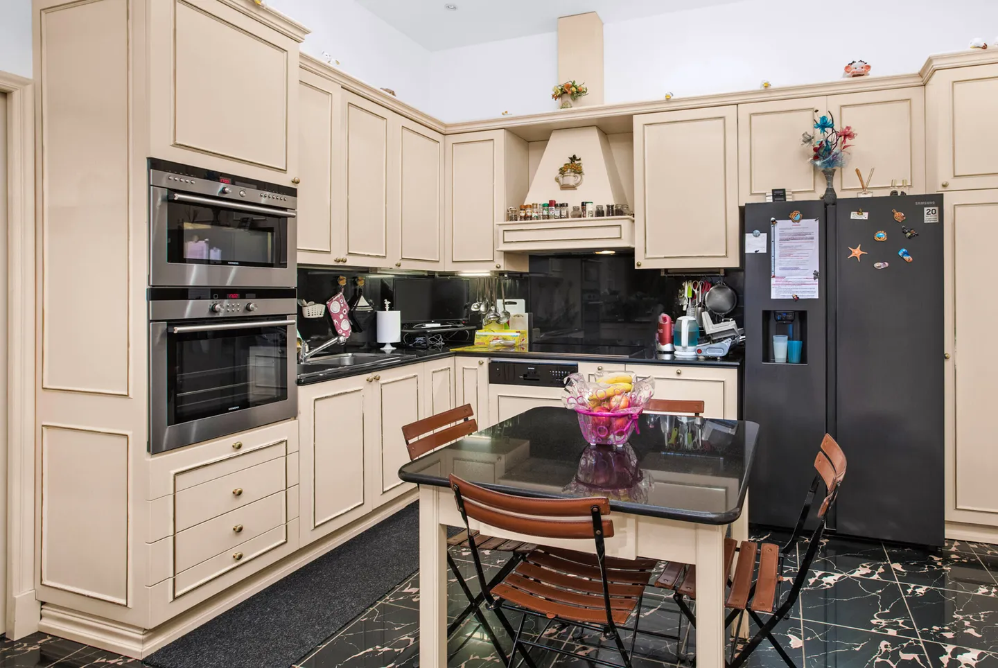 5.5 HOCHWERTIGE RÄUME MIT SEEBLICK UND GARTEN IN CASTAGNOLA - Foto 9 von 13