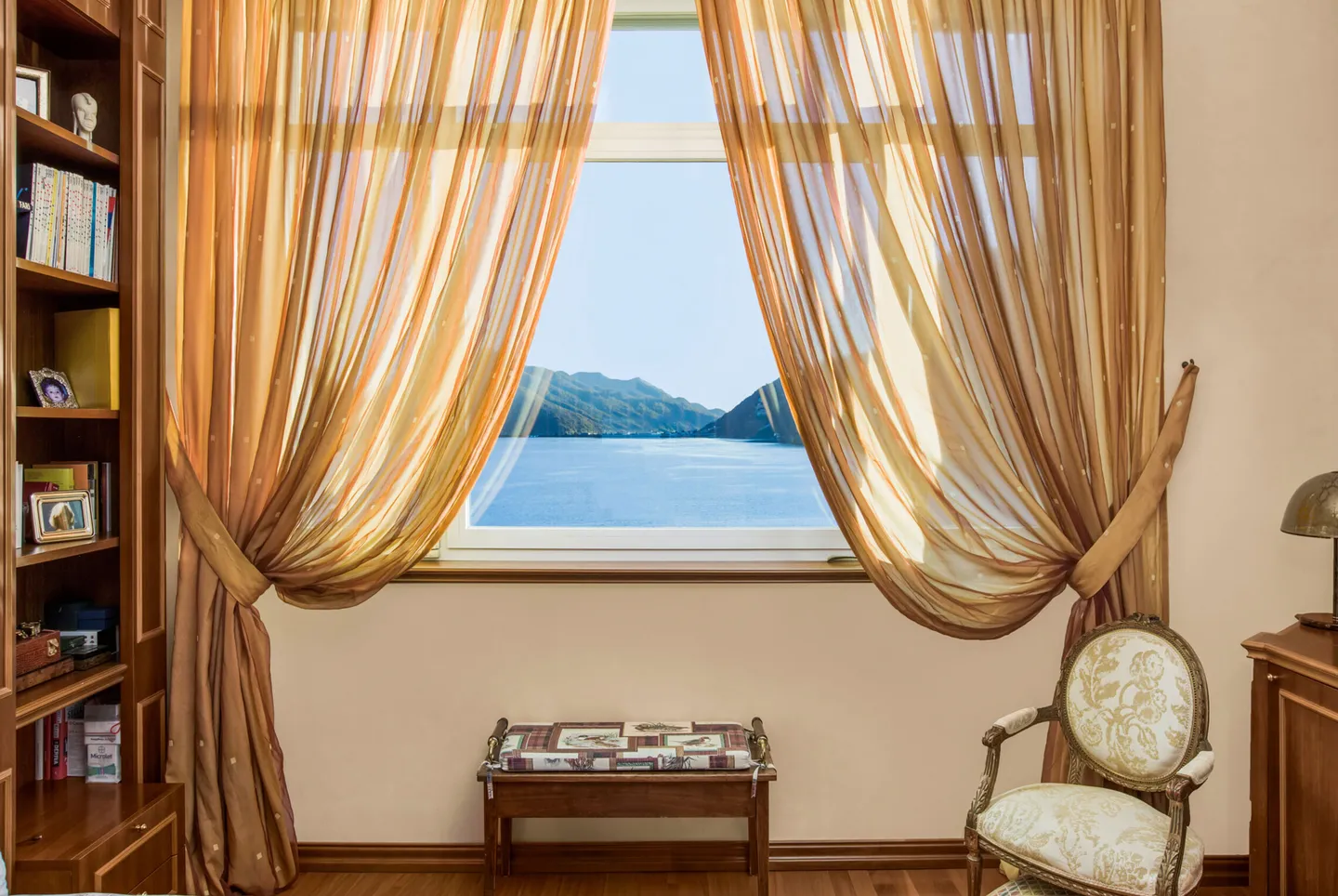 5.5 HOCHWERTIGE RÄUME MIT SEEBLICK UND GARTEN IN CASTAGNOLA - Foto 11 von 13