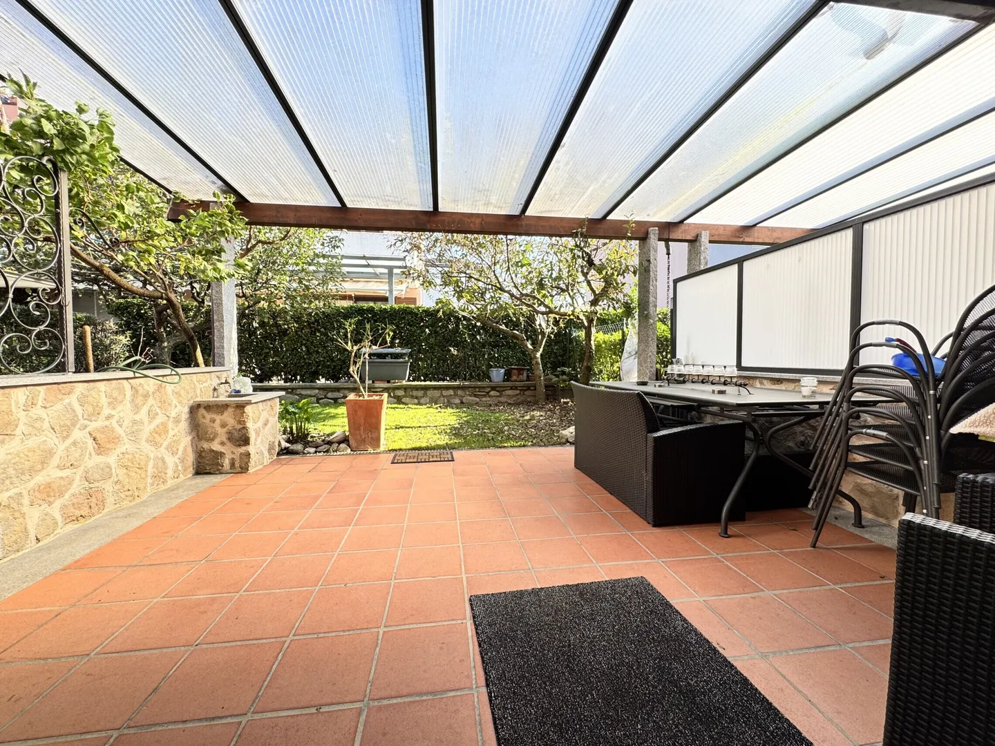 Charmante Maison Mitoyenne de 5,5 Pièces avec Jardin à Caslano - Photo 2 sur 9