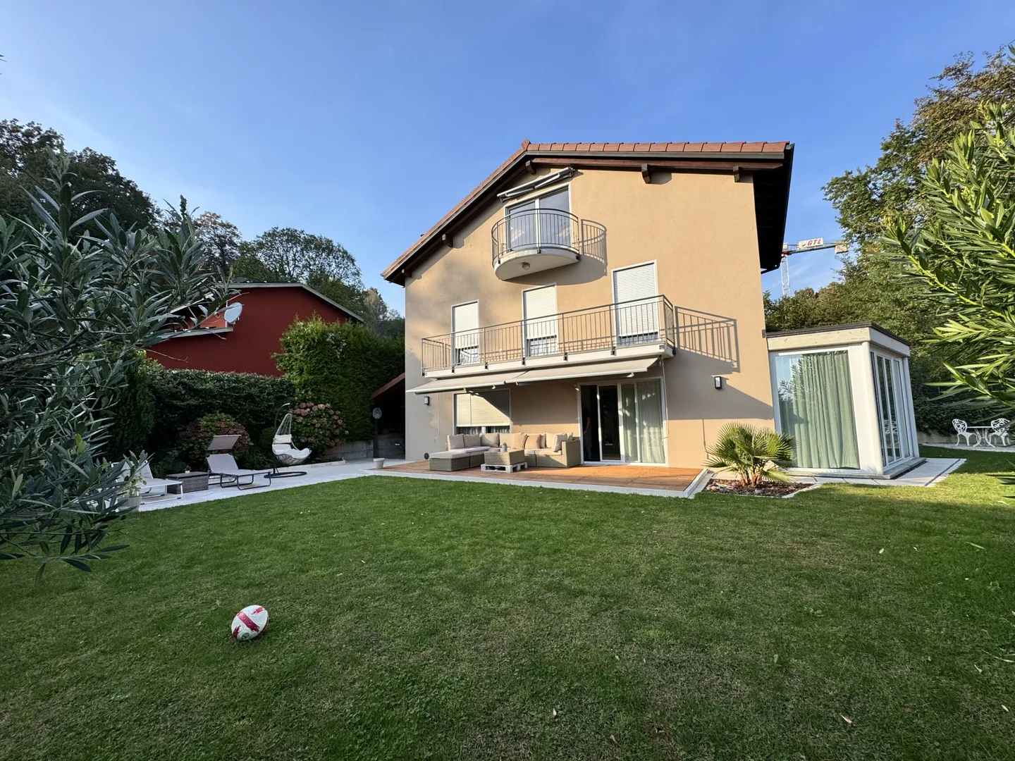 LUMINOSA VILLA 5.5 VISTA LAGO CON AMPIO GIARDINO A LUGAGGIA - Foto 1 di 13