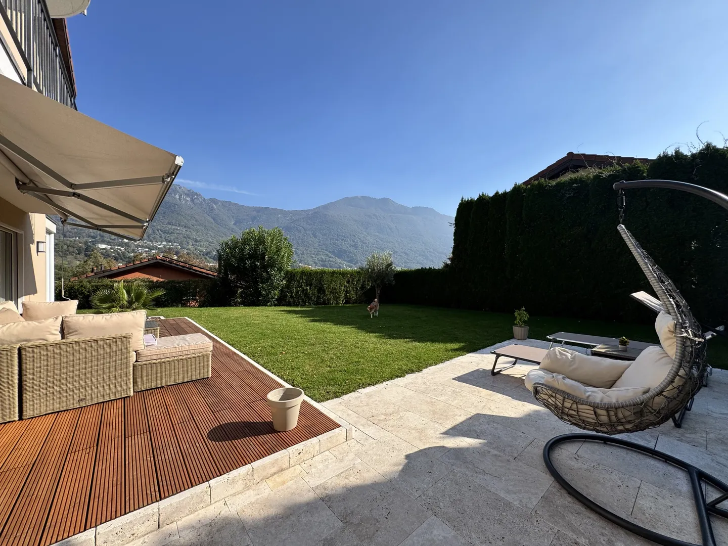 LUMINOSA VILLA 5.5 VISTA LAGO CON AMPIO GIARDINO A LUGAGGIA - Foto 3 di 13