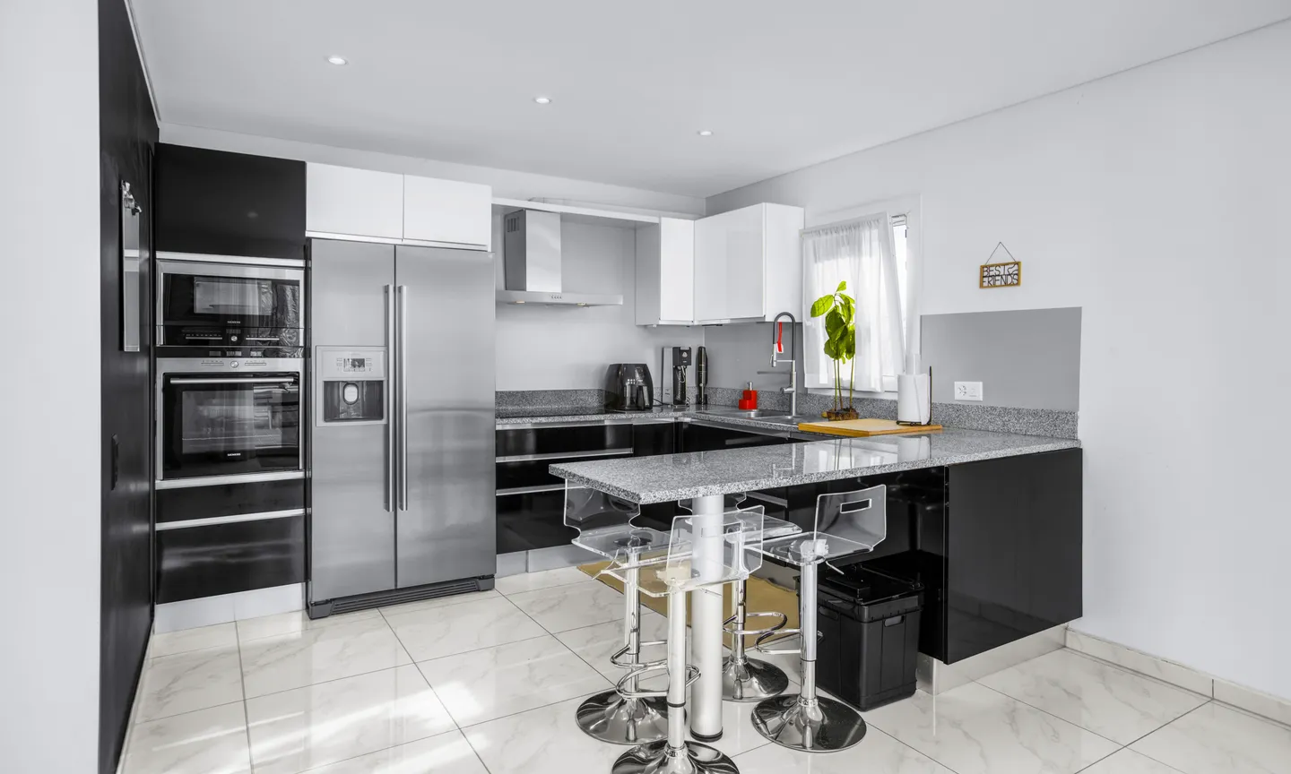 INCANTEVOLE VILLA UNI/BIFAMILIARE CON PISCINA A BEDANO - Foto 2 di 9