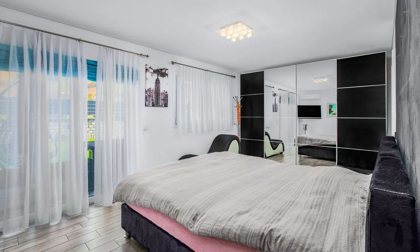 INCANTEVOLE VILLA UNI/BIFAMILIARE CON PISCINA A BEDANO - Foto 3 di 9