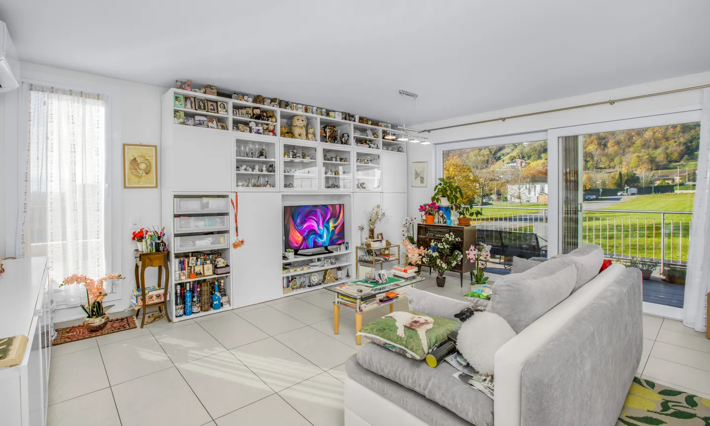 INCANTEVOLE VILLA UNI/BIFAMILIARE CON PISCINA A BEDANO - Foto 5 di 9