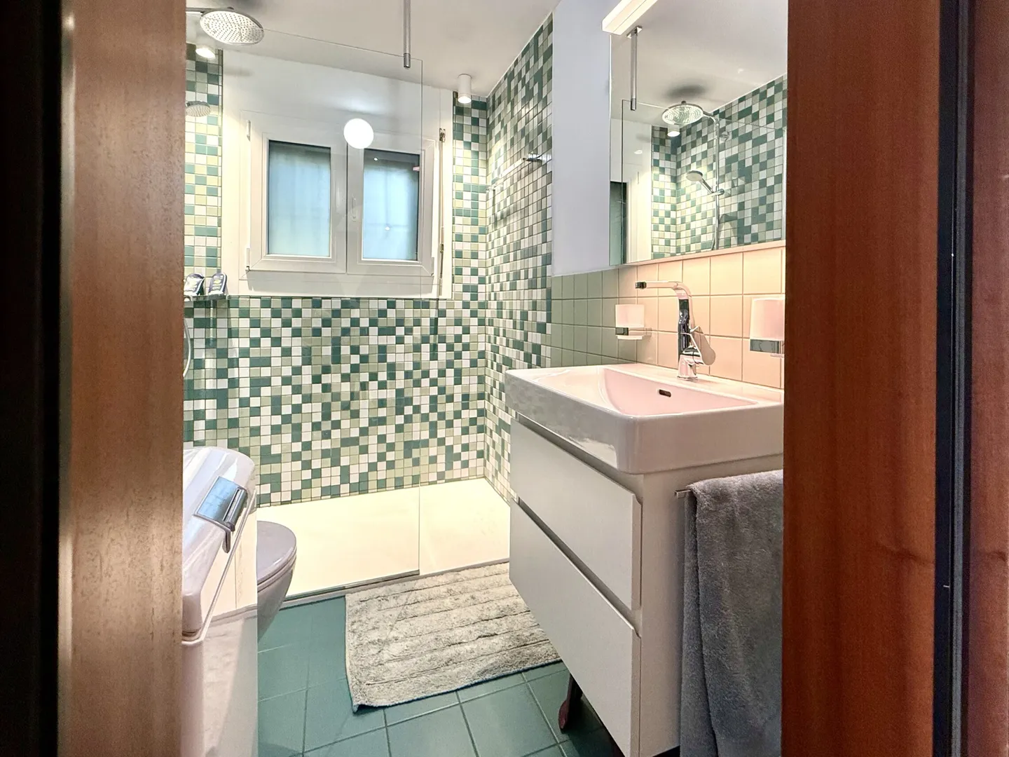 3.5 LOCALI RINNOVATO CON TERRAZZA E VISTA APERTA A SORAGNO - Foto 7 di 9