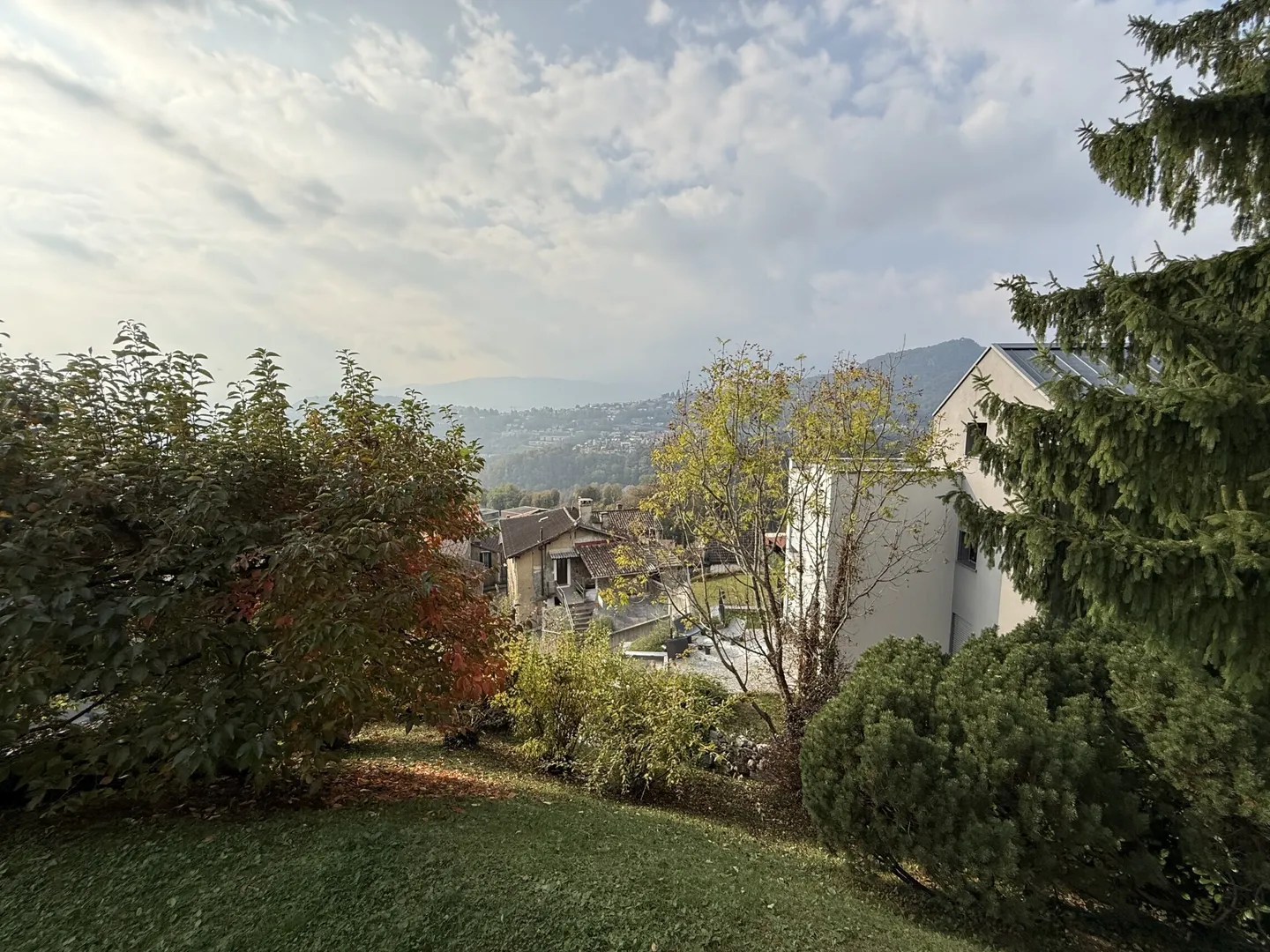 3.5 LOCALI RINNOVATO CON TERRAZZA E VISTA APERTA A SORAGNO - Foto 9 di 9