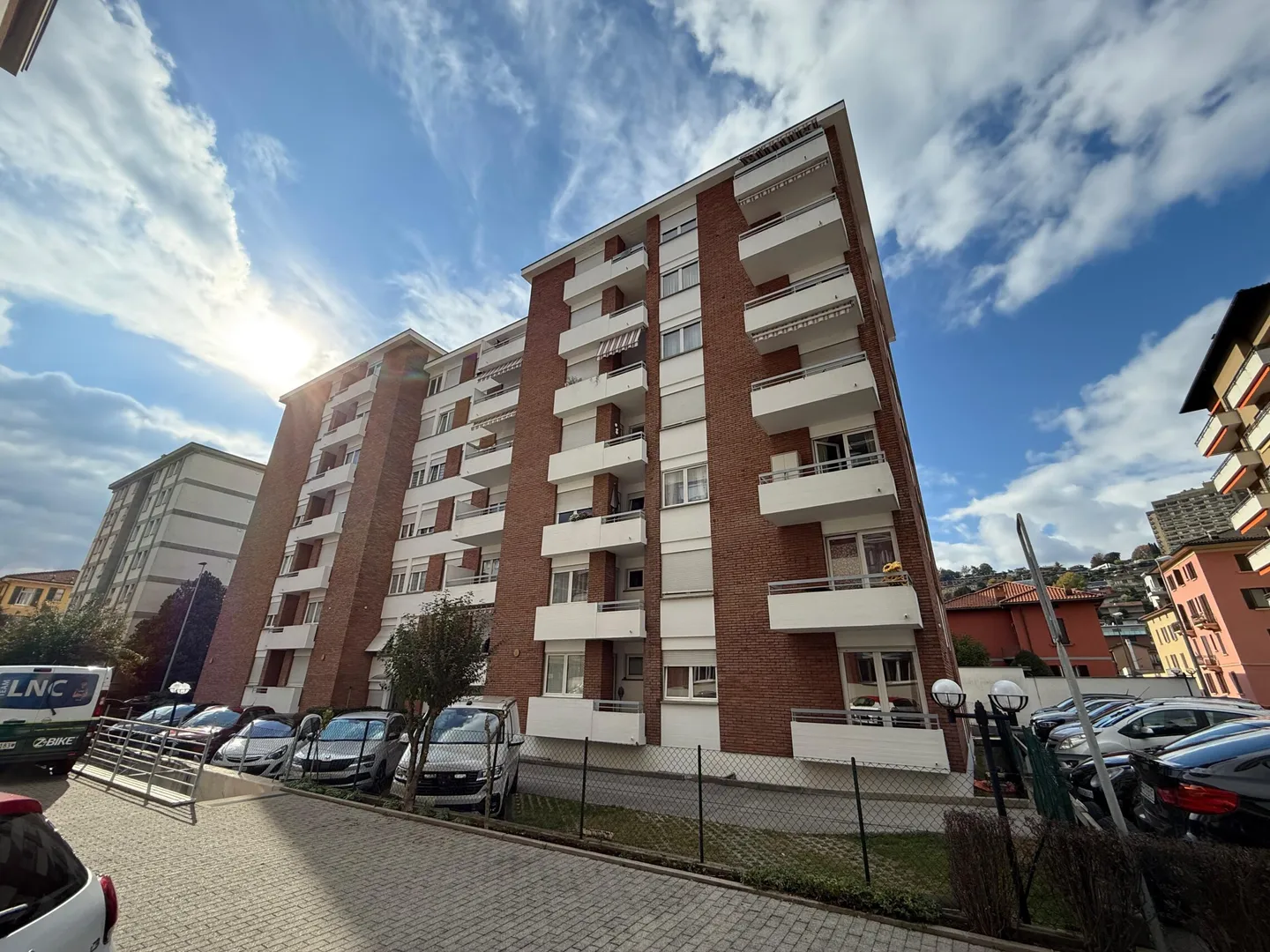 ELEGANTE 2.5 ZIMMER MÖBLIERT MIT AUSSICHT IN LUGANO - Foto 9 von 9