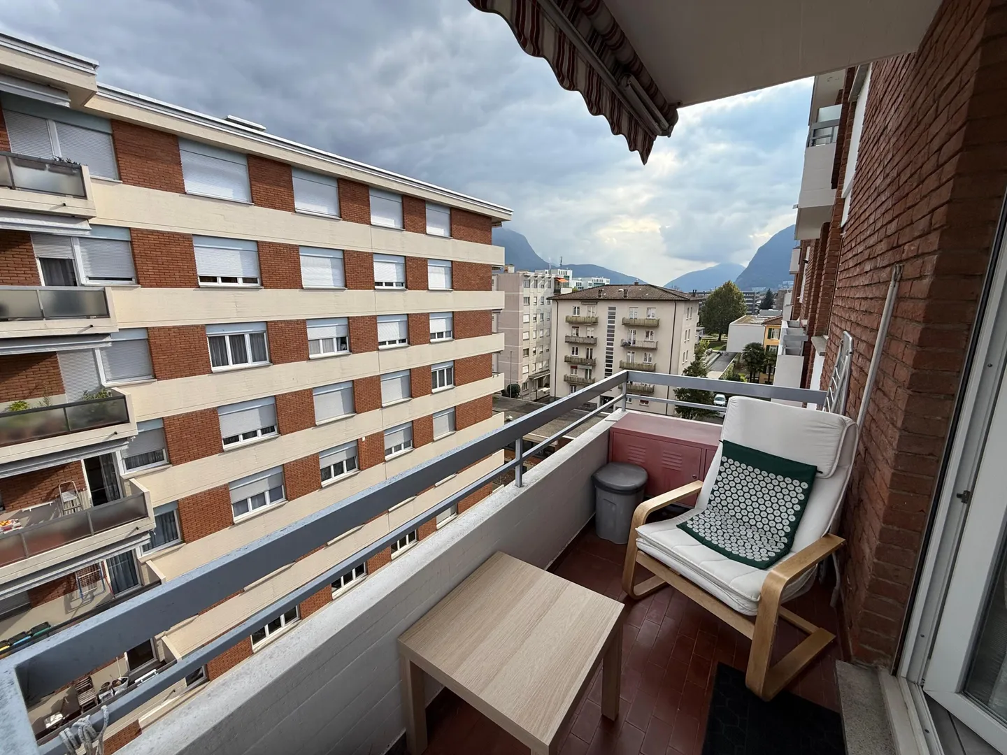 ELEGANTE 2.5 ZIMMER MÖBLIERT MIT AUSSICHT IN LUGANO - Foto 3 von 9