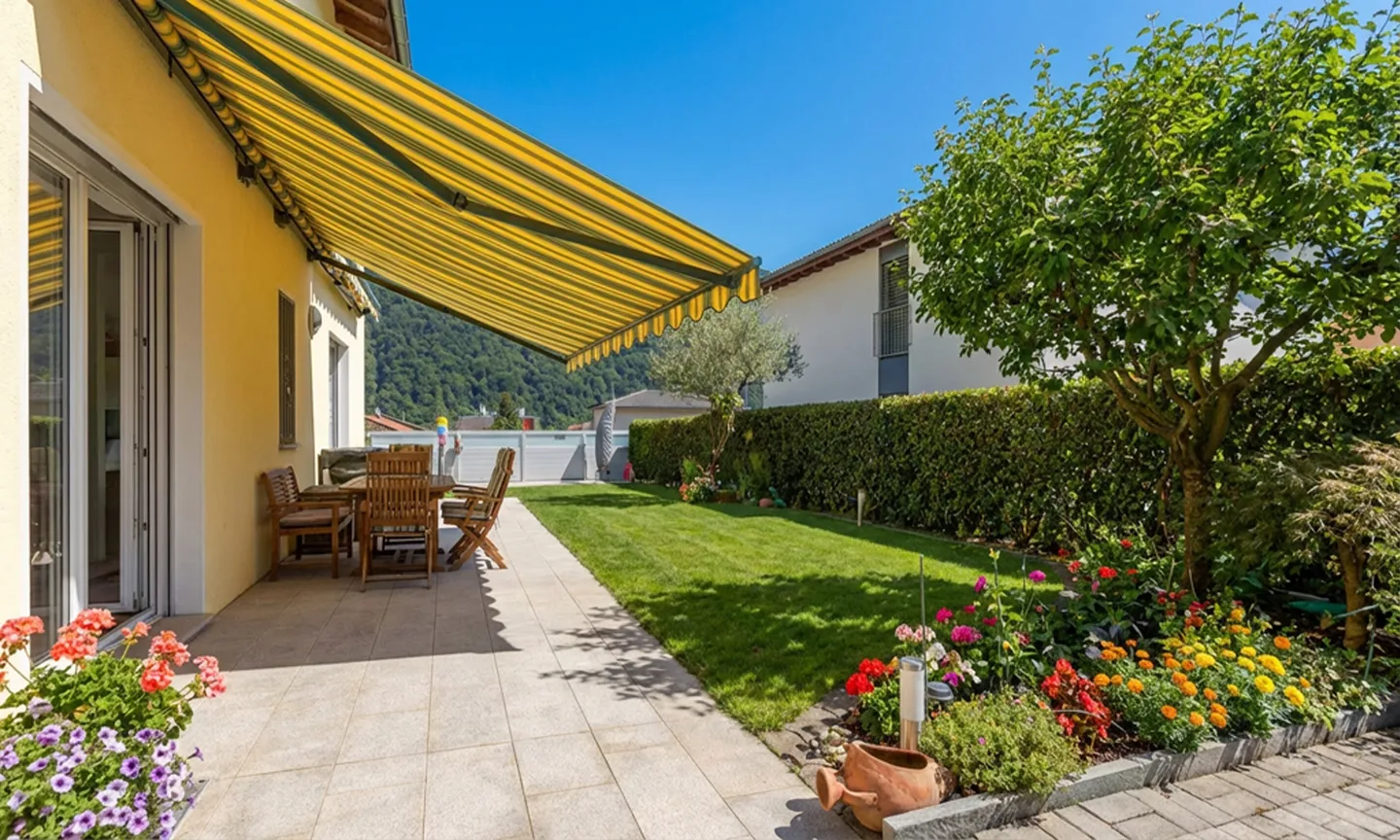 SCHÖNES HAUS MIT 5.5 ZIMMERN UND POOL IN MEZZOVICO - Foto 2 von 9