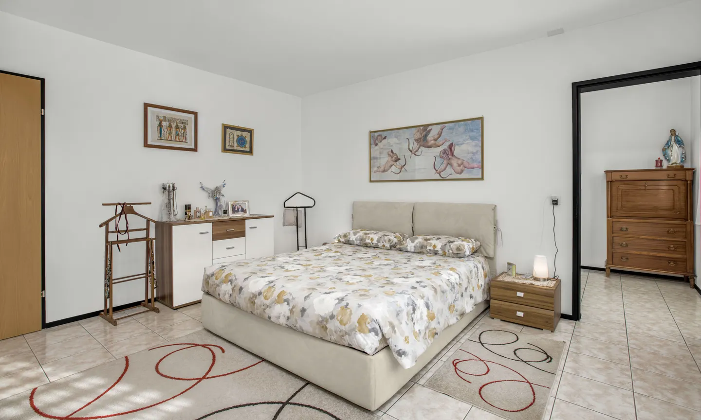 SCHÖNES HAUS MIT 5.5 ZIMMERN UND POOL IN MEZZOVICO - Foto 5 von 9