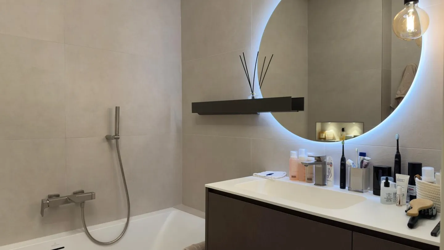 ELEGANTE 3.5 ZIMMER MIT TERRASSE UND OFFENEM BLICK IN LUGANO - Foto 7 von 10