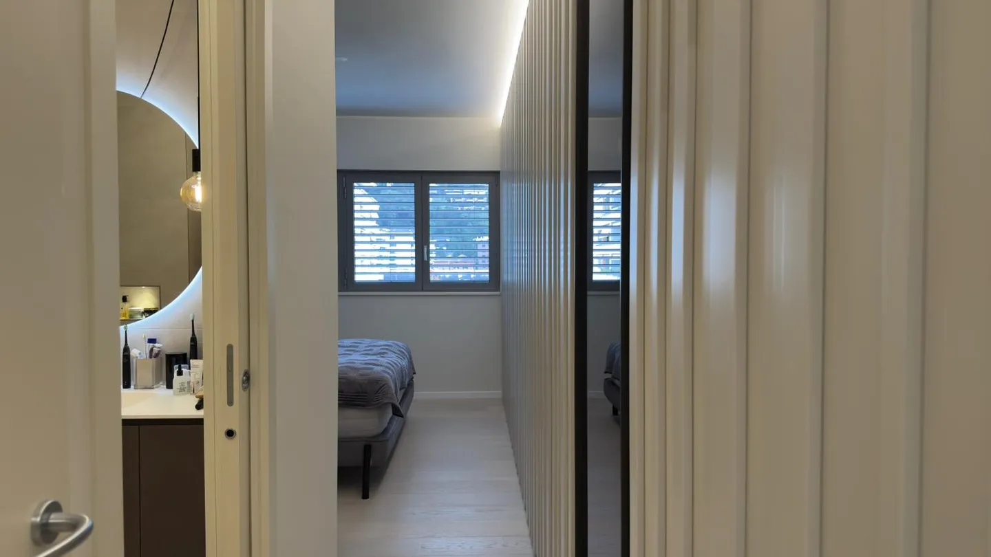 ELEGANTE 3.5 ZIMMER MIT TERRASSE UND OFFENEM BLICK IN LUGANO - Foto 5 von 10