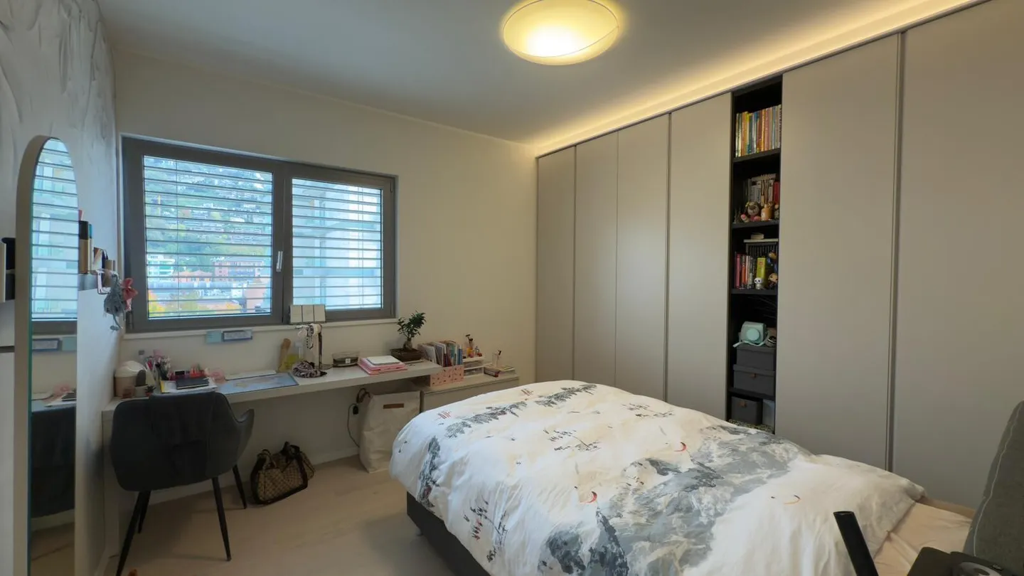 ELEGANTE 3.5 ZIMMER MIT TERRASSE UND OFFENEM BLICK IN LUGANO - Foto 8 von 10
