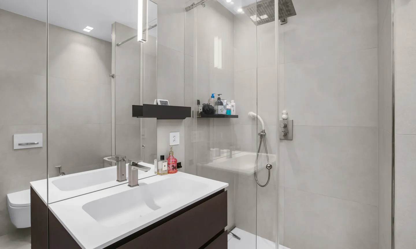 ELEGANTE 3.5 ZIMMER MIT TERRASSE UND OFFENEM BLICK IN LUGANO - Foto 8 von 10