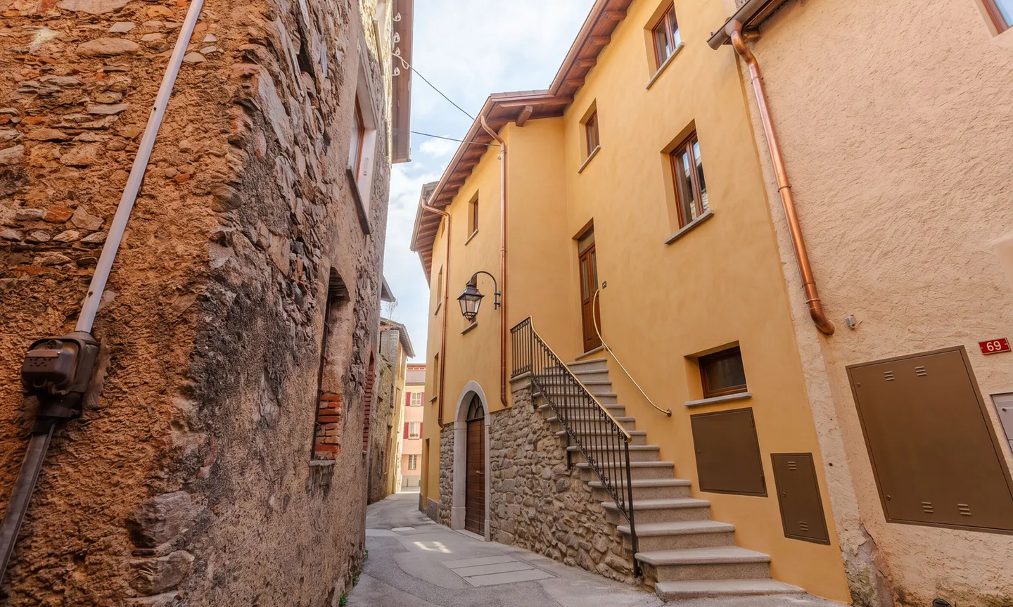 HOUSE TO RENOVATE WITH LAND, TERRACE, AND PARKING SPACES IN VAGLIO - Photo 8 of 9