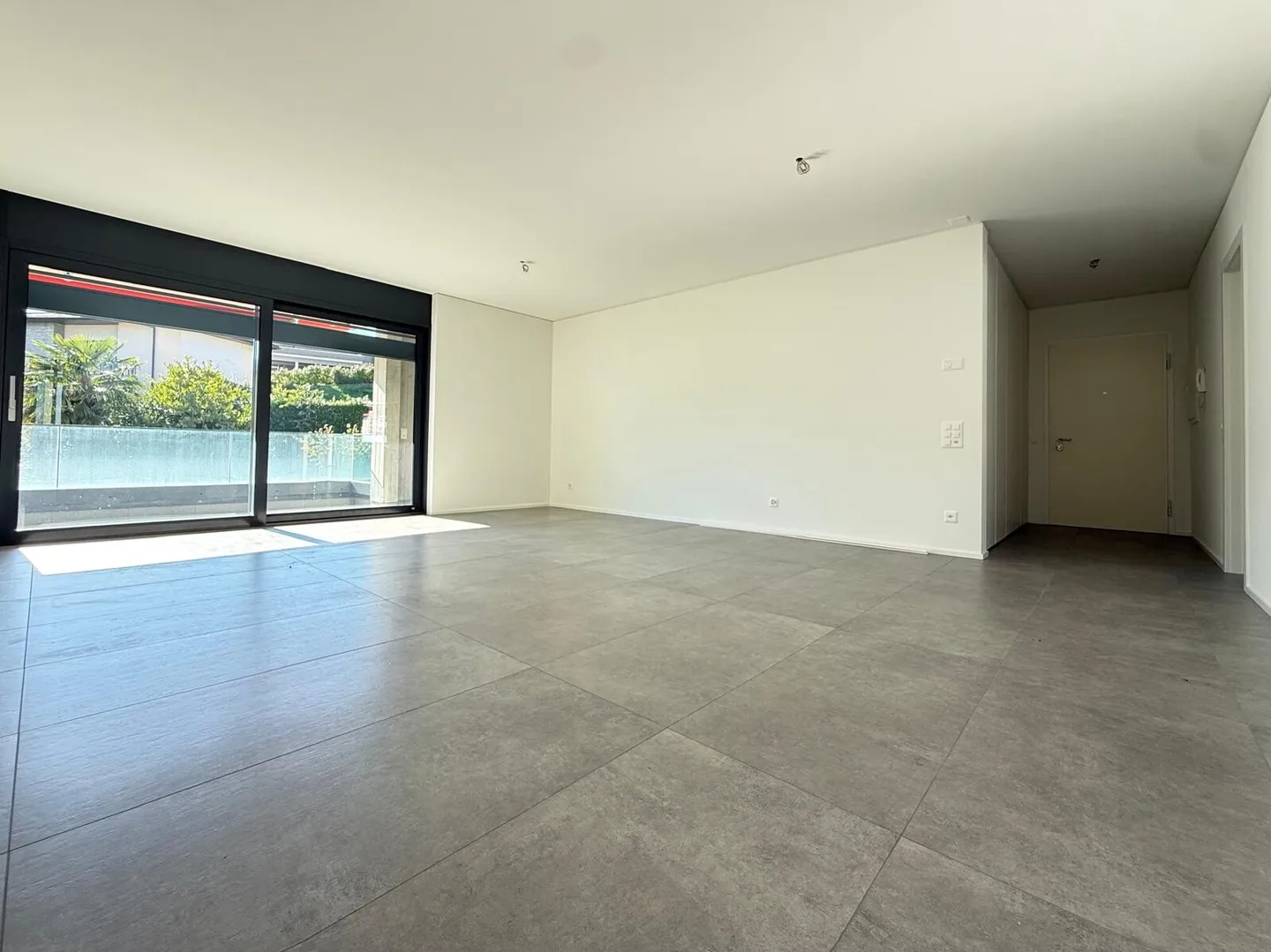 HELL 4.5 IM ERSTEN STOCK MIT ZWEI TERRASSEN IN VACALLO - Foto 2 von 10