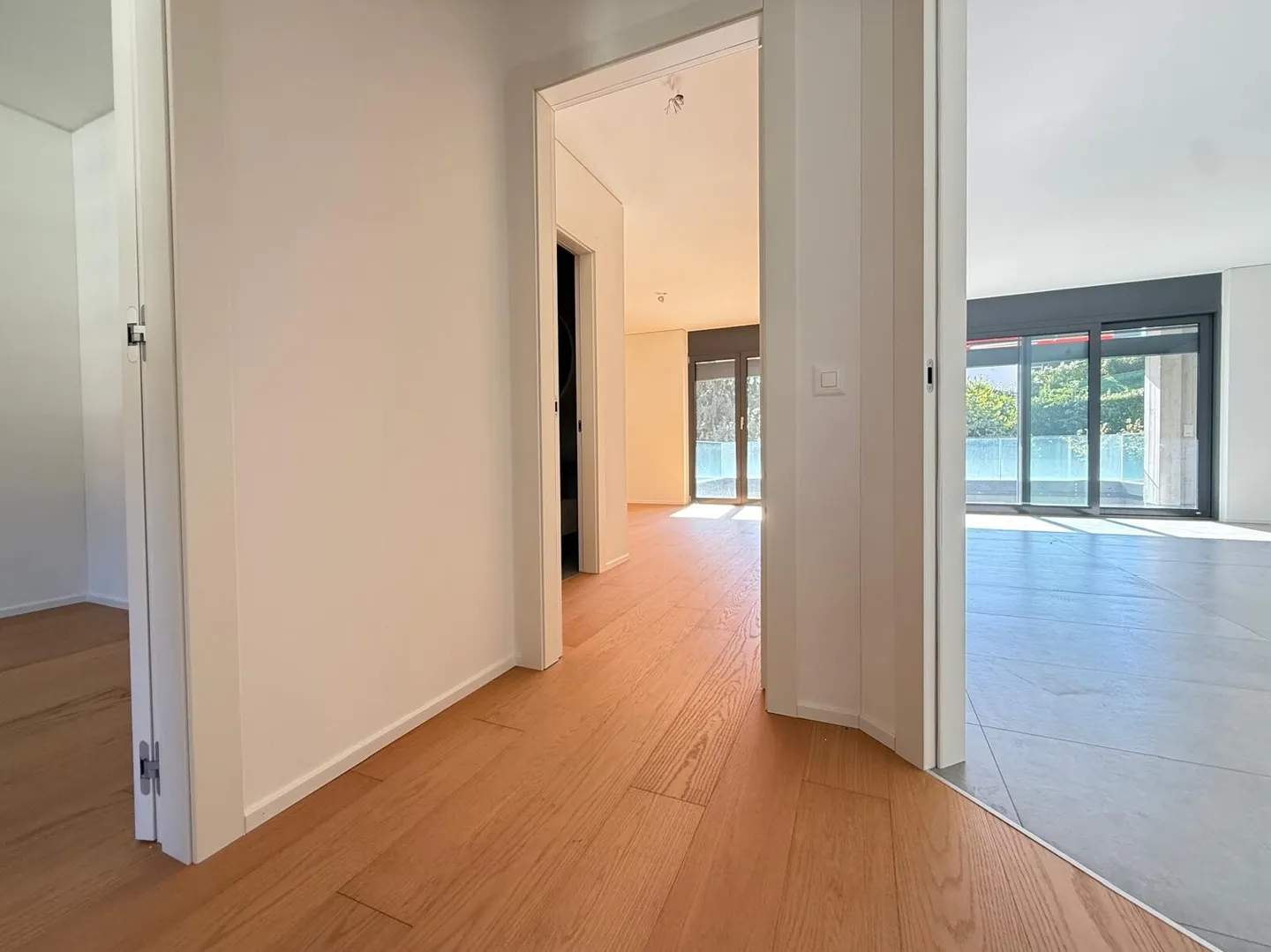 HELL 4.5 IM ERSTEN STOCK MIT ZWEI TERRASSEN IN VACALLO - Foto 6 von 10