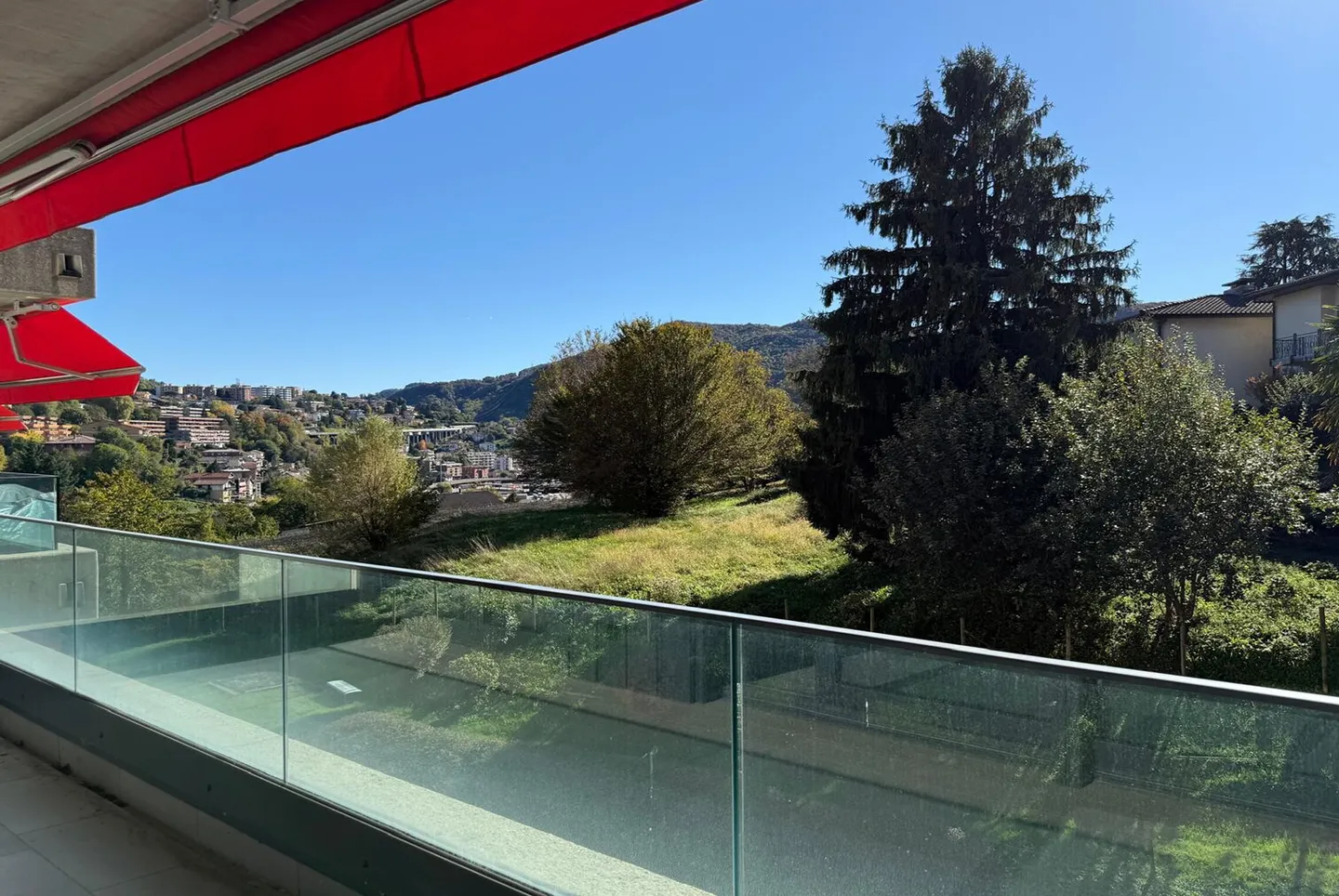 LOCATION AVEC OPTION D'ACHAT - SPACIEUX 4.5 PIÈCES AVEC 2 TERRASSES À VACALLO - Photo 3 sur 10
