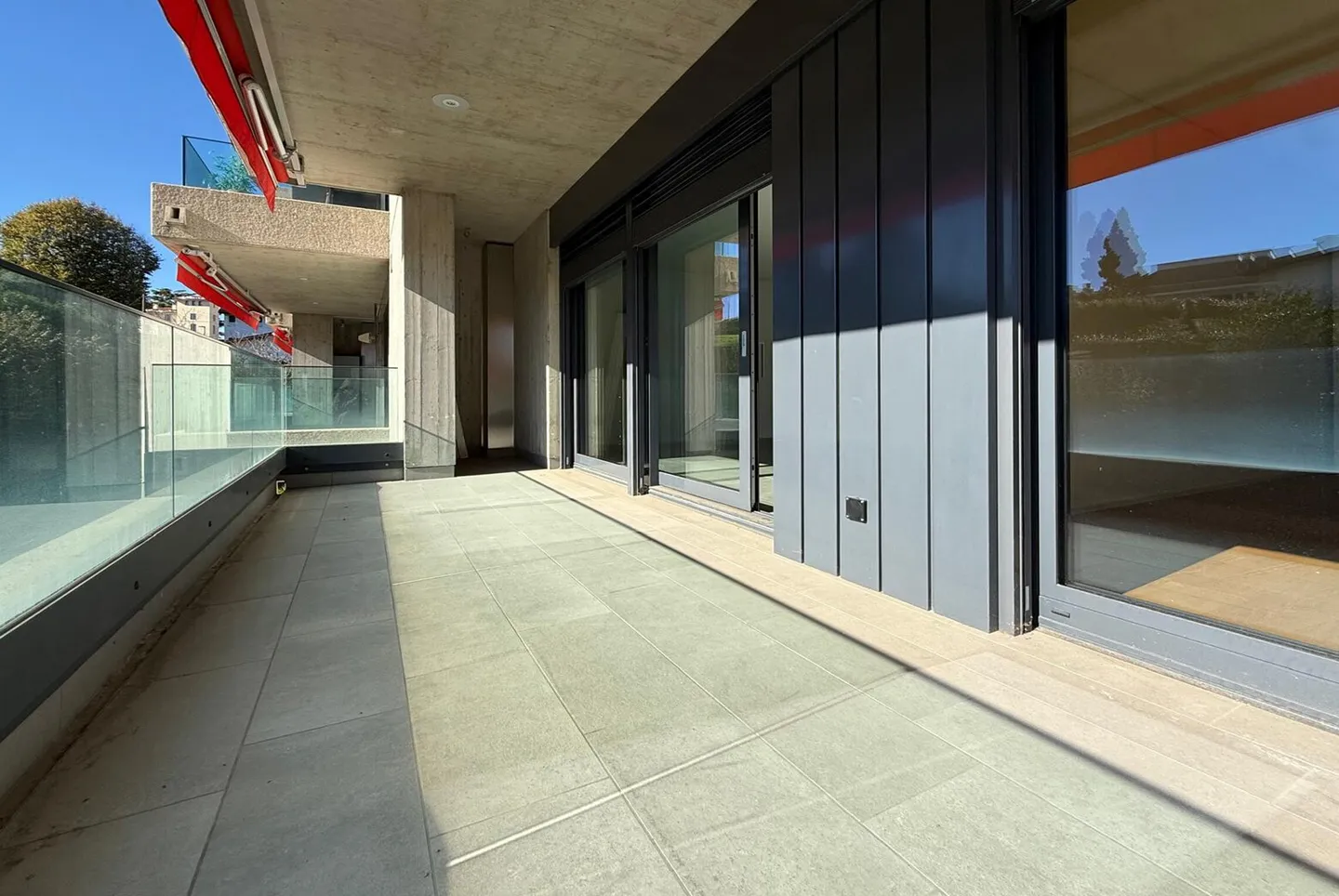 LOCATION AVEC OPTION D'ACHAT - SPACIEUX 4.5 PIÈCES AVEC 2 TERRASSES À VACALLO - Photo 2 sur 10