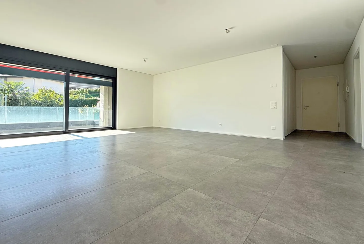 LOCATION AVEC OPTION D'ACHAT - SPACIEUX 4.5 PIÈCES AVEC 2 TERRASSES À VACALLO - Photo 4 sur 10