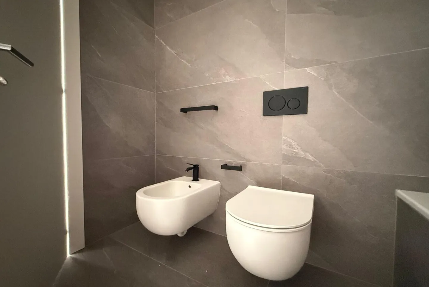 LOCATION AVEC OPTION D'ACHAT - SPACIEUX 4.5 PIÈCES AVEC 2 TERRASSES À VACALLO - Photo 8 sur 10