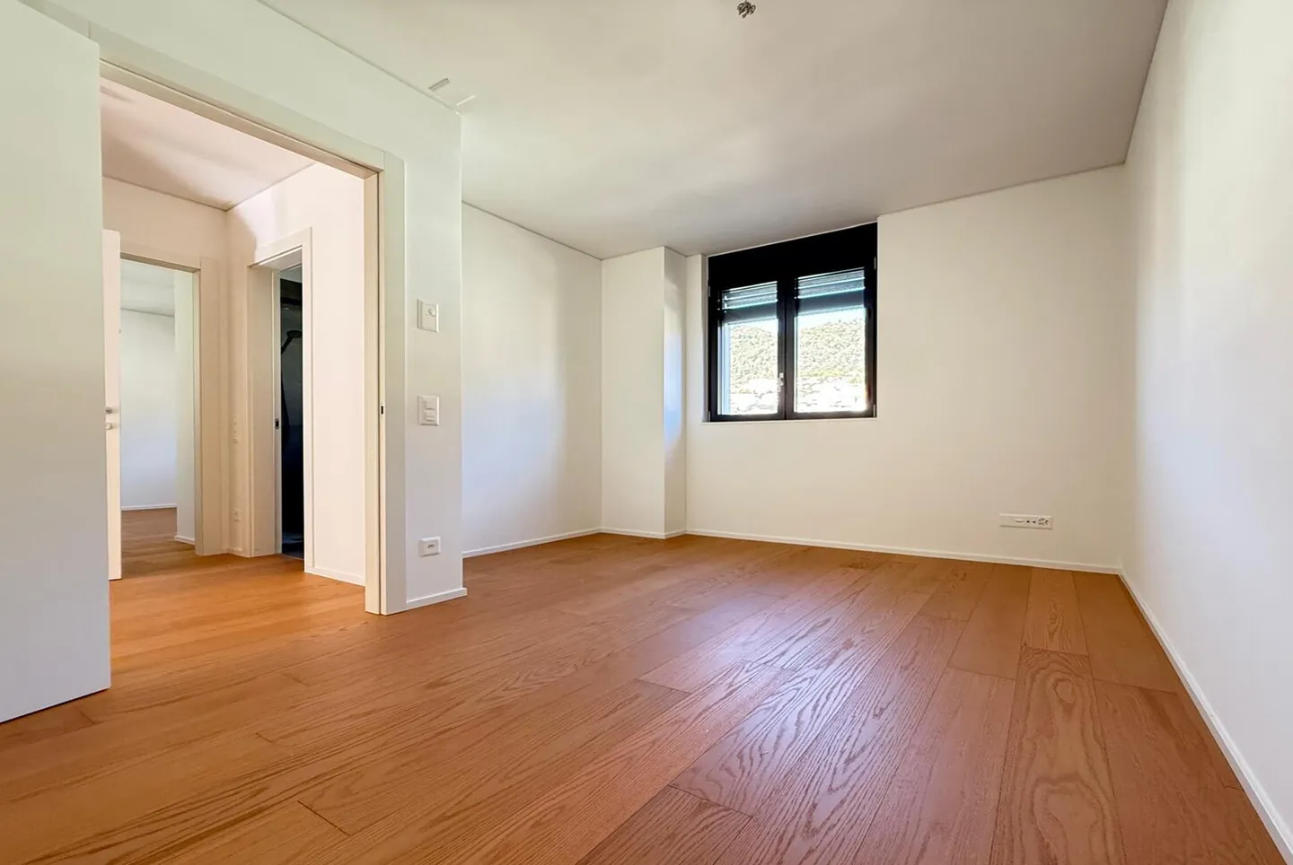 LOCATION AVEC OPTION D'ACHAT - SPACIEUX 4.5 PIÈCES AVEC 2 TERRASSES À VACALLO - Photo 9 sur 10