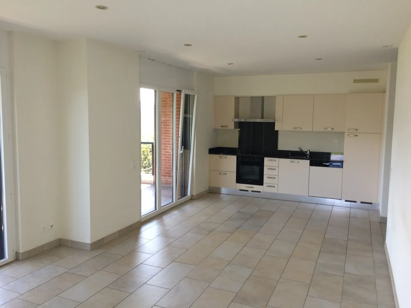 À LOUER 3.5 PIÈCES AVEC JARDIN VUE SUR LE LAC À BOSCO LUGANESE - Photo 3 sur 10