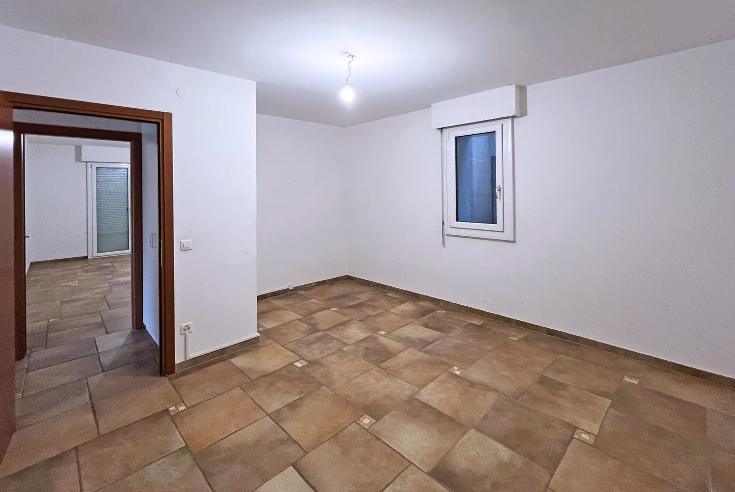 AMPIO 3.5 CON TERRAZZA PANORAMICA DI 60 MQ A LUGANO PARADISO - Foto 8 di 10