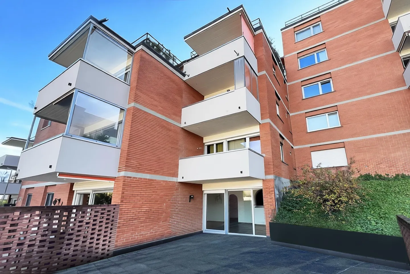 AMPIO 3.5 CON TERRAZZA PANORAMICA DI 60 MQ A LUGANO PARADISO - Foto 9 di 10