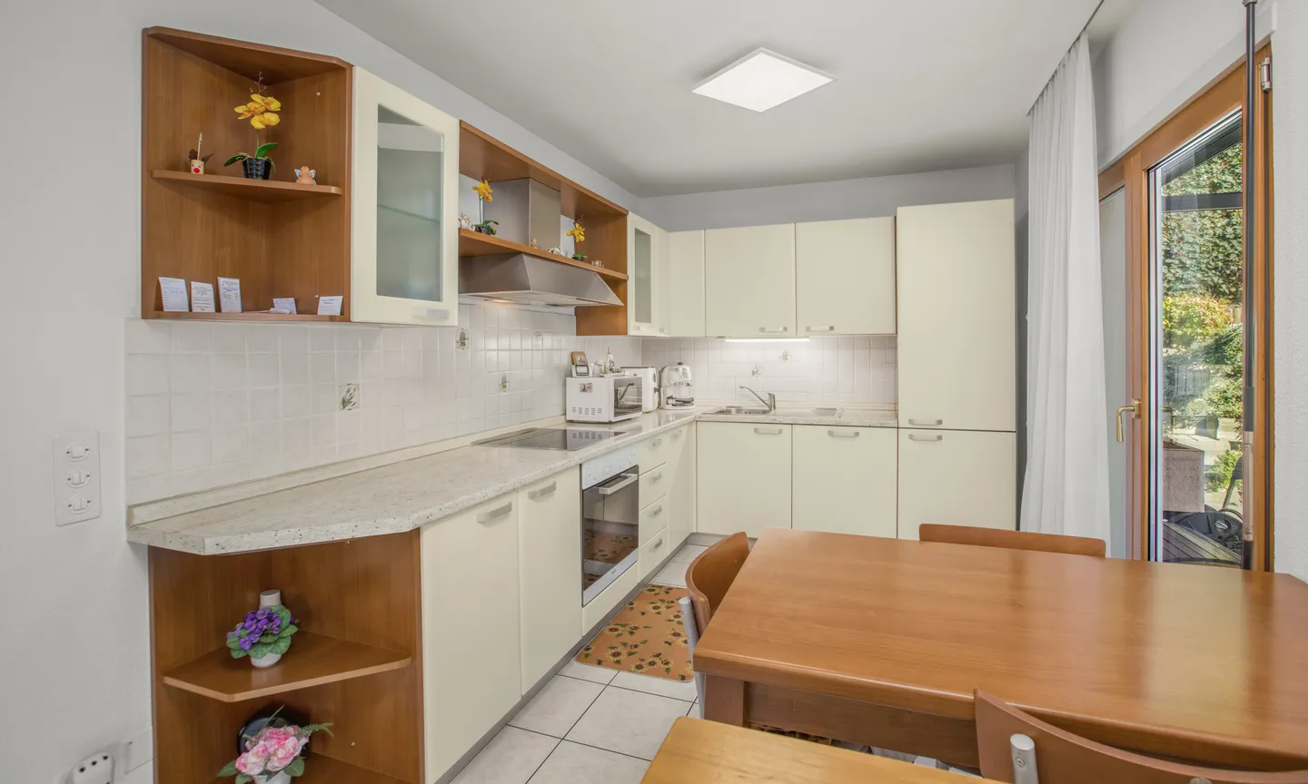 SPACIOUS DUPLEX 4.5 ROOMS WITH TERRACE IN CASTEL SAN PIETRO - Photo 3 of 9