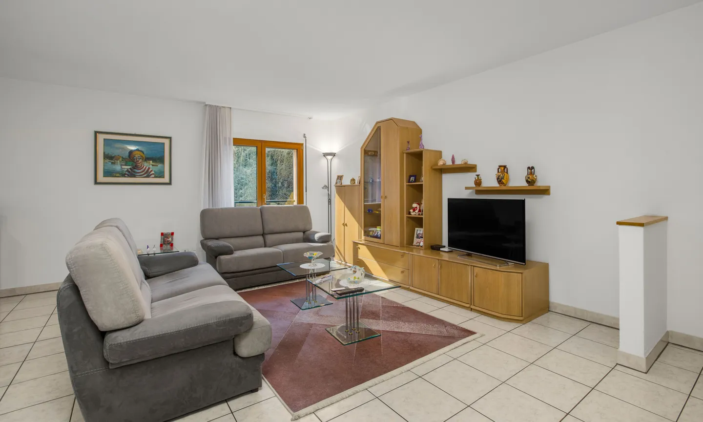 HOUSE 4.5 WITH BEAUTIFUL COVERED TERRACE IN MENDRISIO - Photo 4 of 9