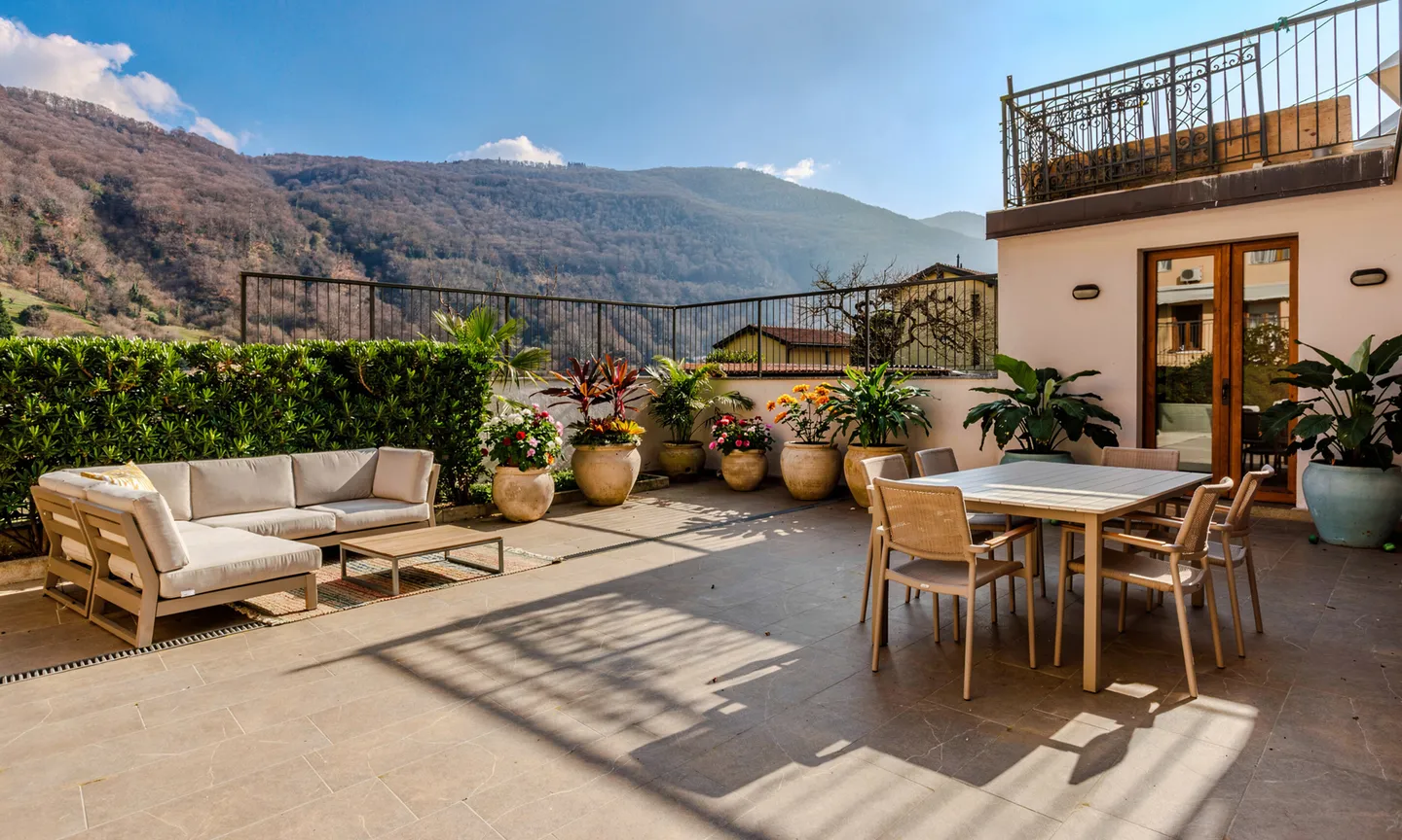 INCOME GENERATING HOUSE WITH 4 APARTMENTS IN BARBENGO - Photo 3 of 9