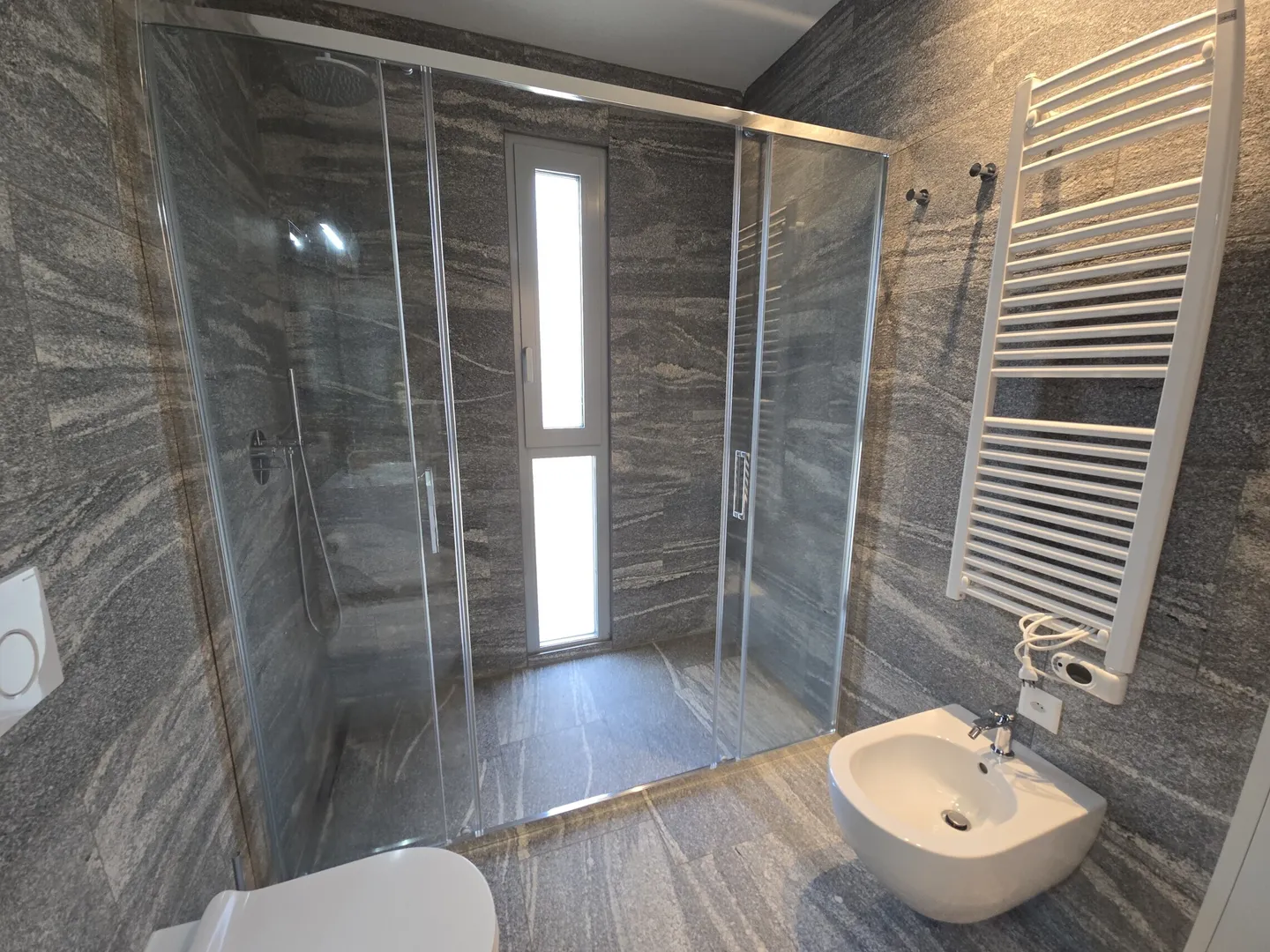 MODERNE ET SPACIEUX 3.5 PIÈCES COMME NEUF À BELLINZONA - Photo 6 sur 10