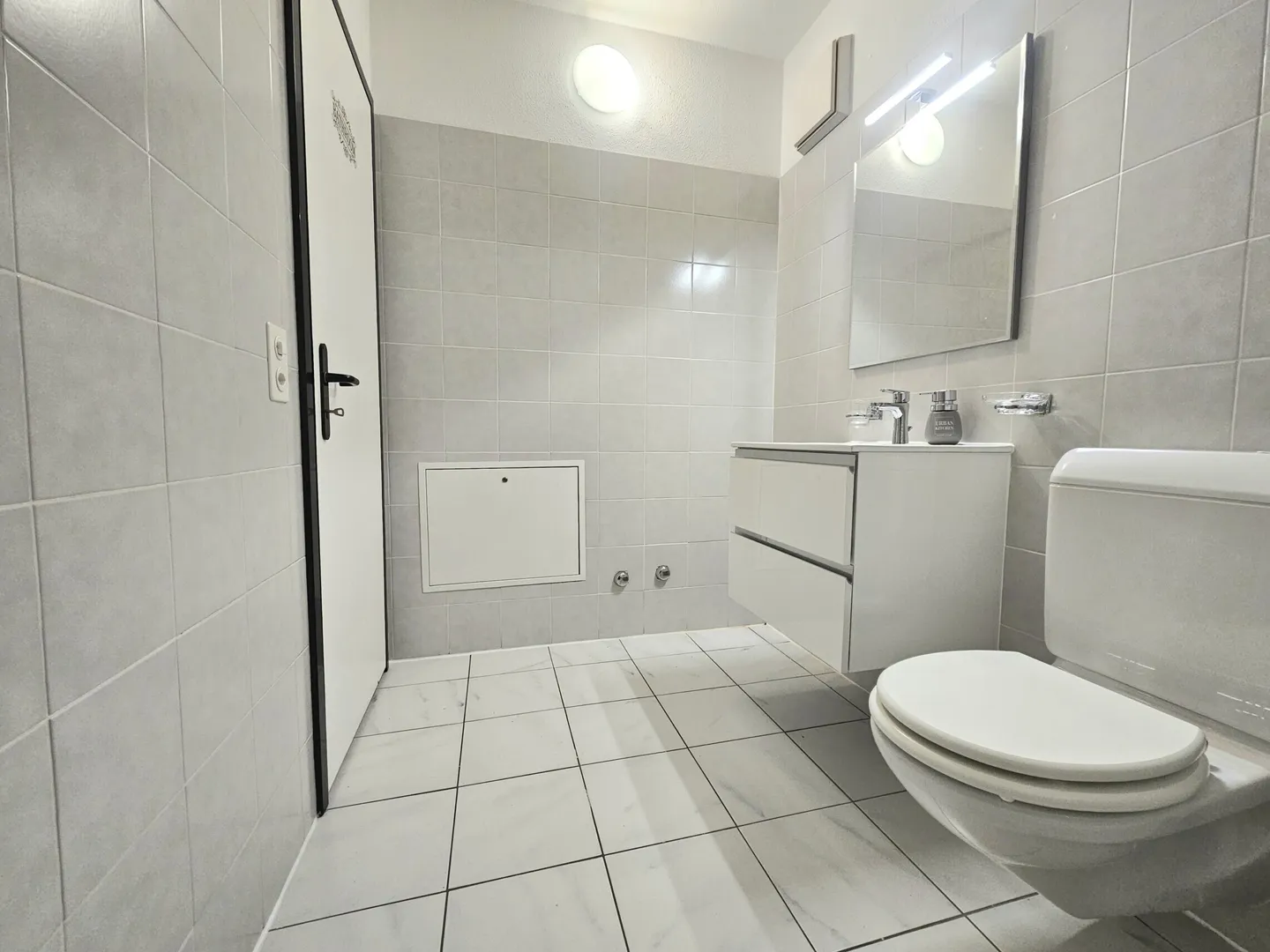 AFFITTASI AMPIO 2.5 LOCALI ARREDATO CON BALCONE A CANOBBIO - Photo 7 of 8