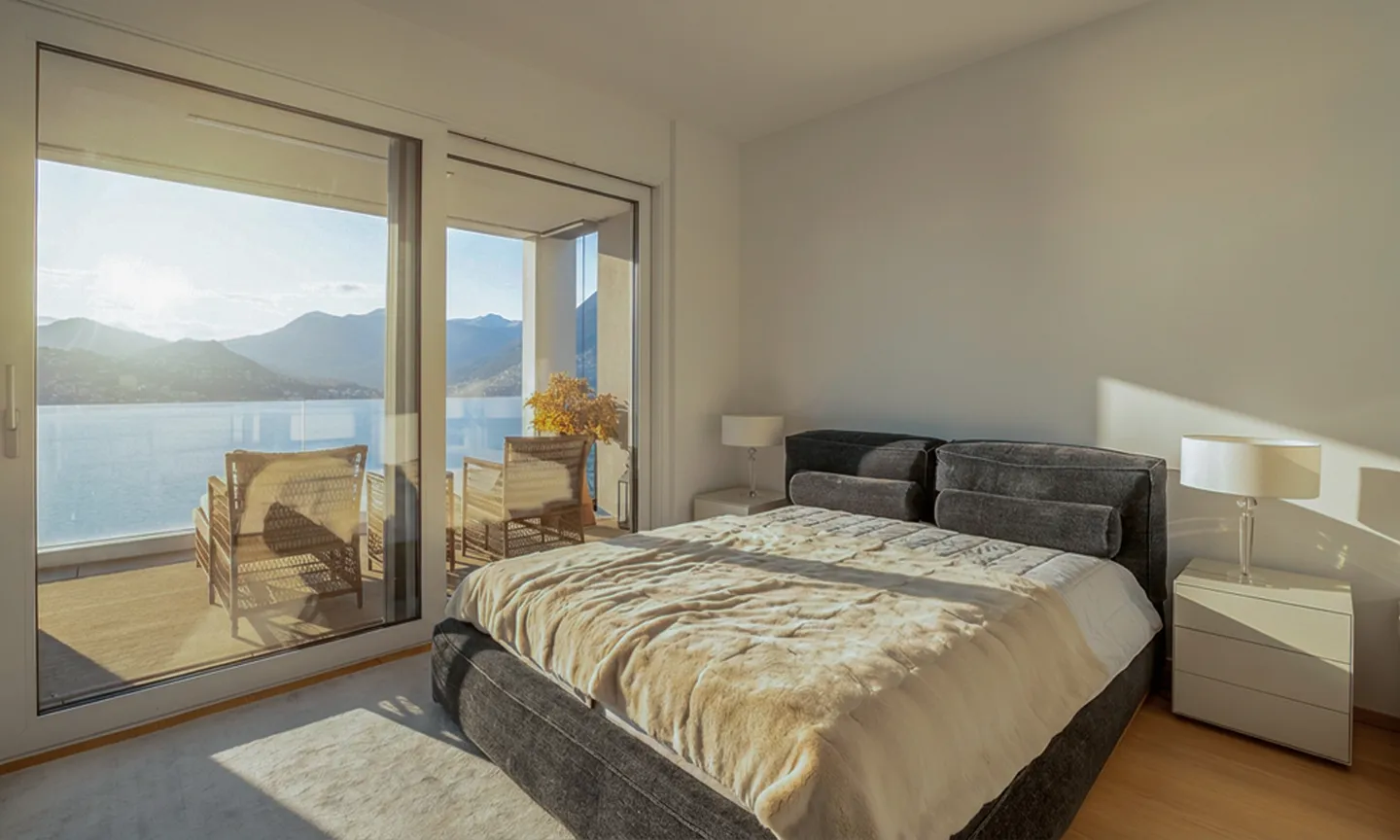 PRESTIGIOUS PENTHOUSE 6.5 WITH ROOFTOP AND LAKE VIEW IN PARADISO - Photo 7 of 10