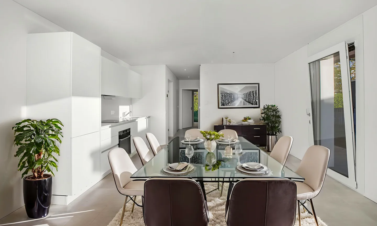 MODERNES ATTIKAWOHNUNG 2.5 ZIMMER MIT TERRASSE UND SEEBLICK IN ROVIO - Foto 3 von 10