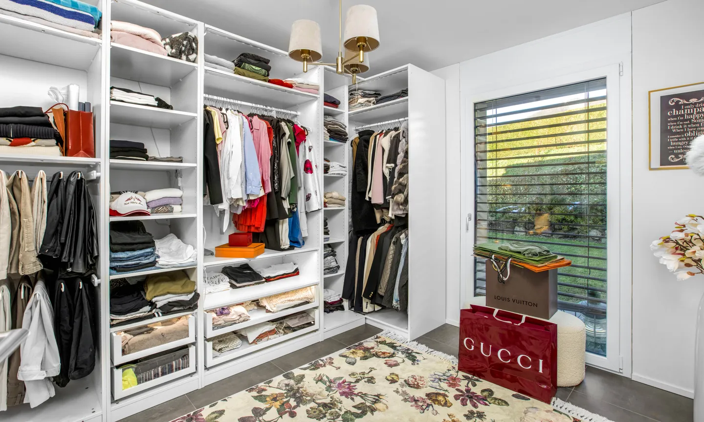 PRÄCHTIGE 4.5 ZIMMER MIT GARTEN UND SEEBLICK IN ROVIO - Foto 7 von 11