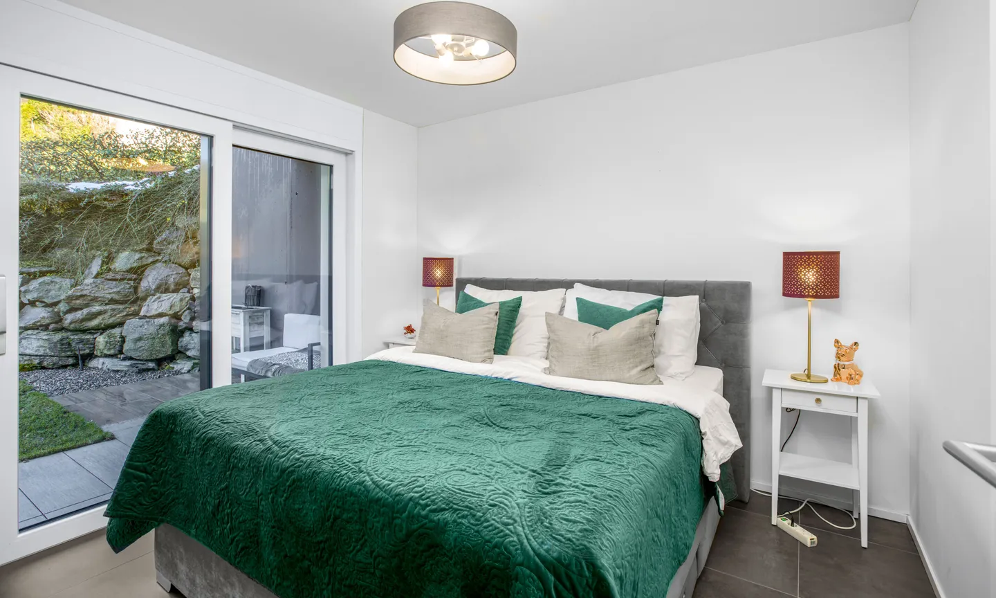 PRÄCHTIGE 4.5 ZIMMER MIT GARTEN UND SEEBLICK IN ROVIO - Foto 6 von 11